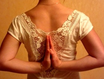 Anjali Mudra ~ Marie Ghillebaert- Yoga Sésâme
